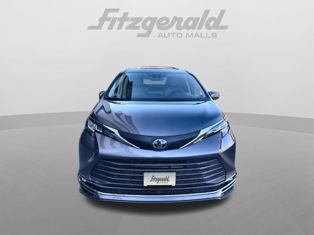2021 Toyota Sienna XLE 7 Passenger