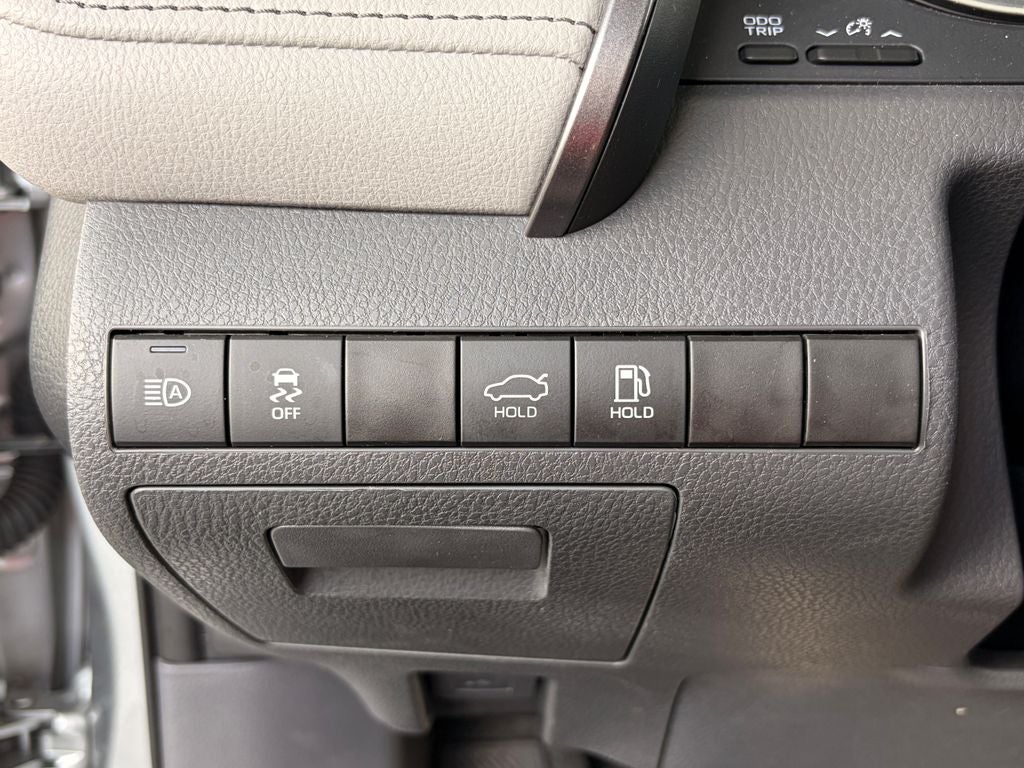 2023 Toyota Camry Hybrid XLE