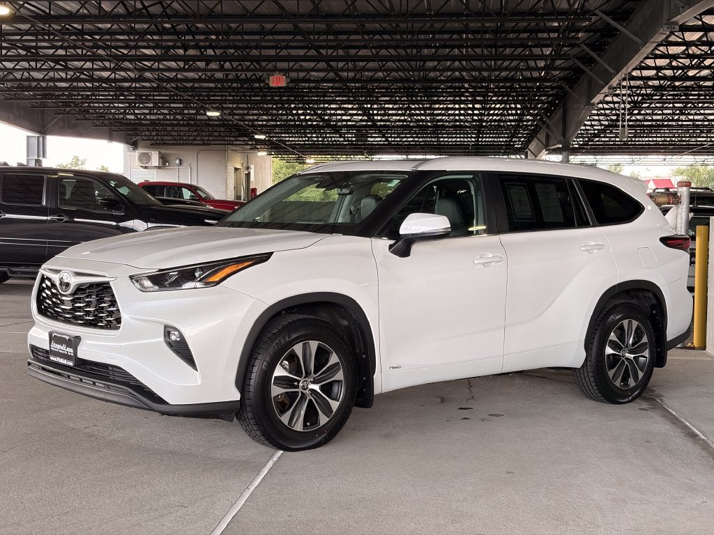 2025 Toyota Highlander Hybrid XLE