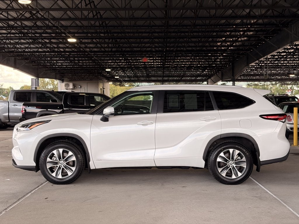 2025 Toyota Highlander Hybrid XLE