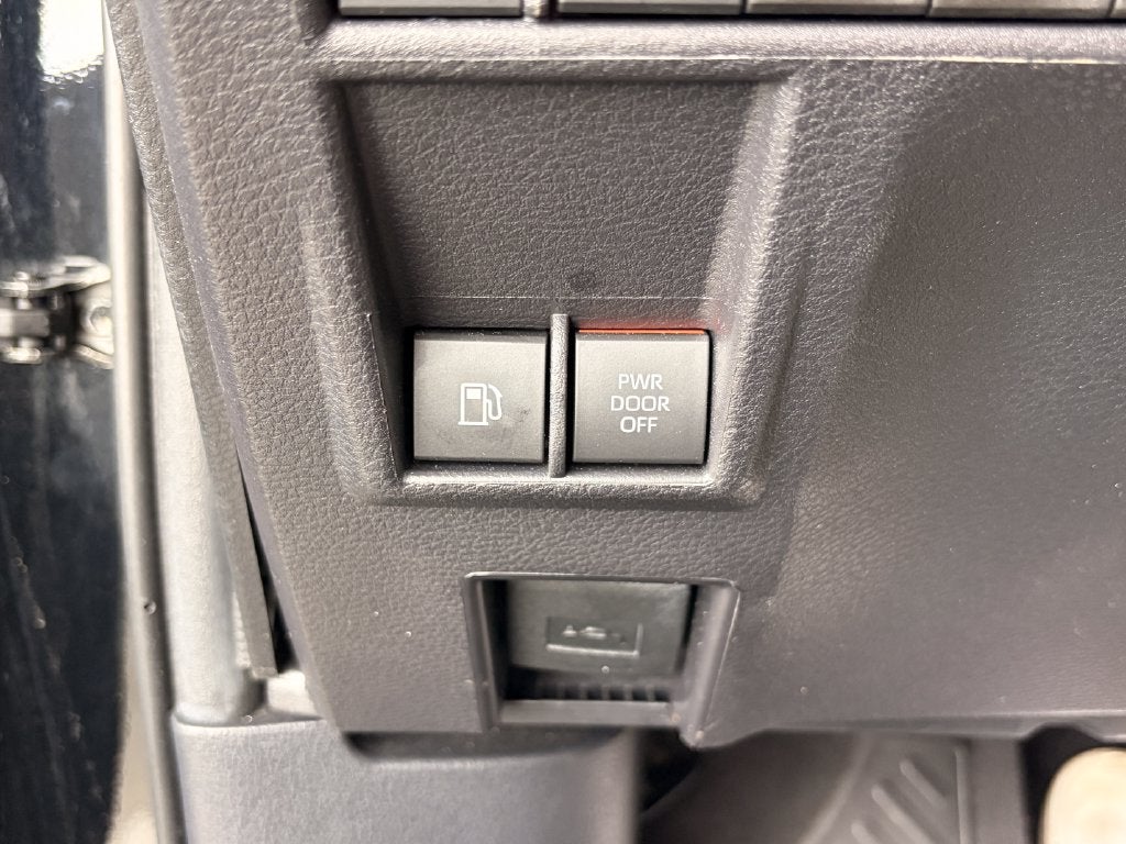 2026 Toyota Sienna LE 7 Passenger