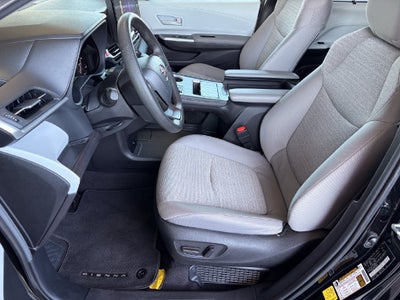 2025 Toyota Sienna LE 8 Passenger