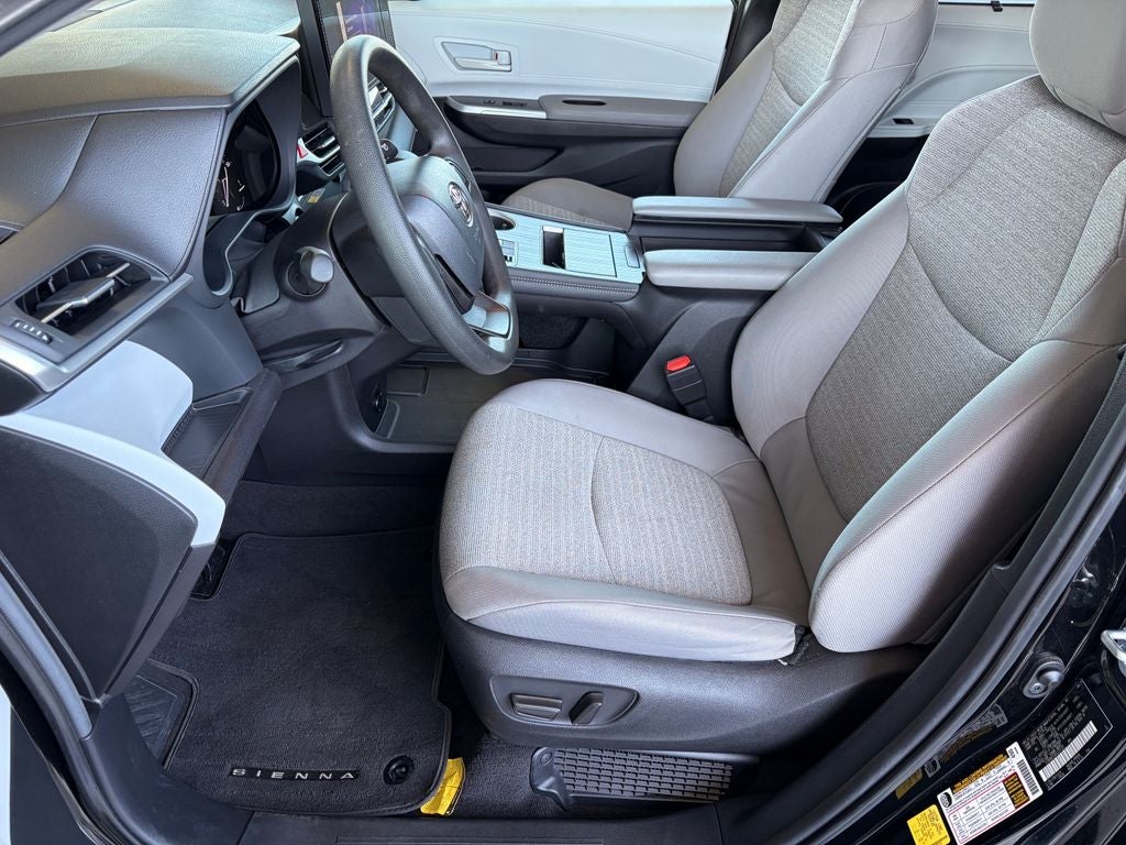 2025 Toyota Sienna LE 8 Passenger