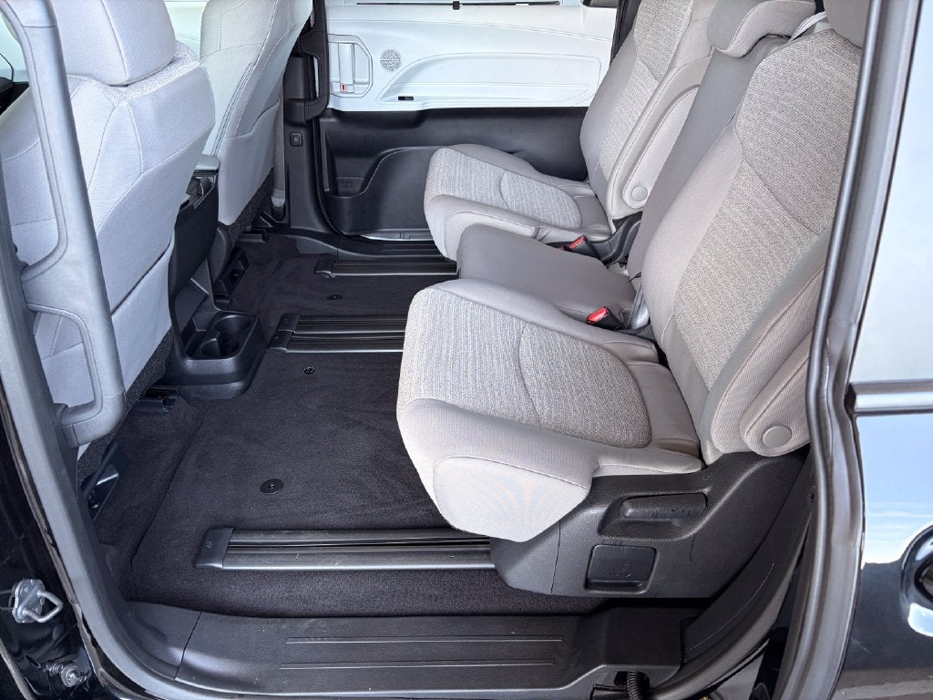 2025 Toyota Sienna LE 8 Passenger