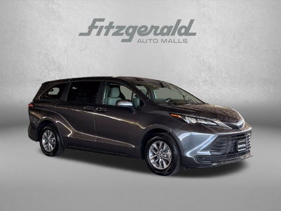 2025 Toyota Sienna LE 8 Passenger