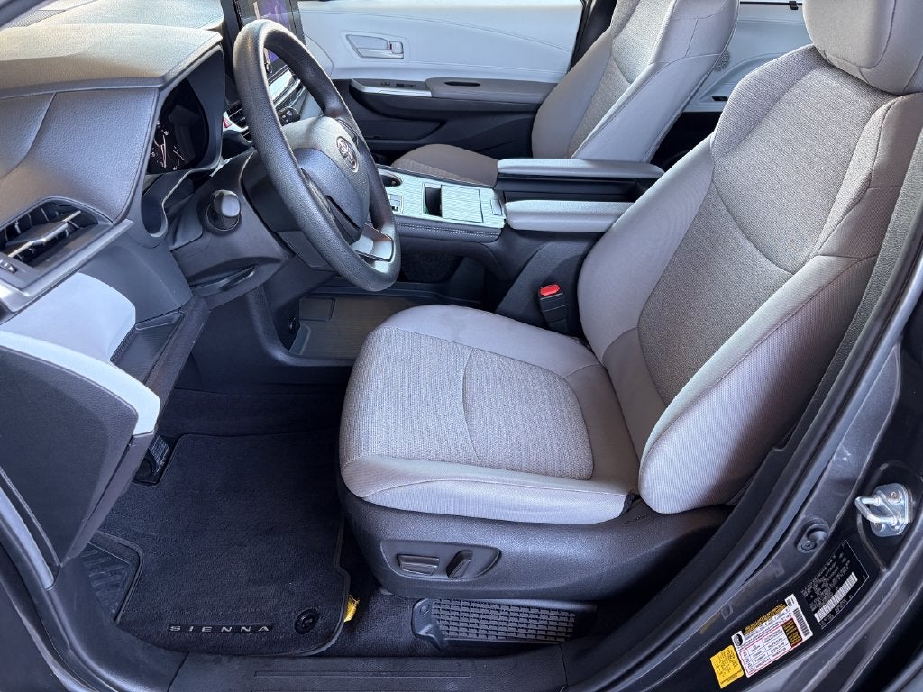 2025 Toyota Sienna LE 8 Passenger
