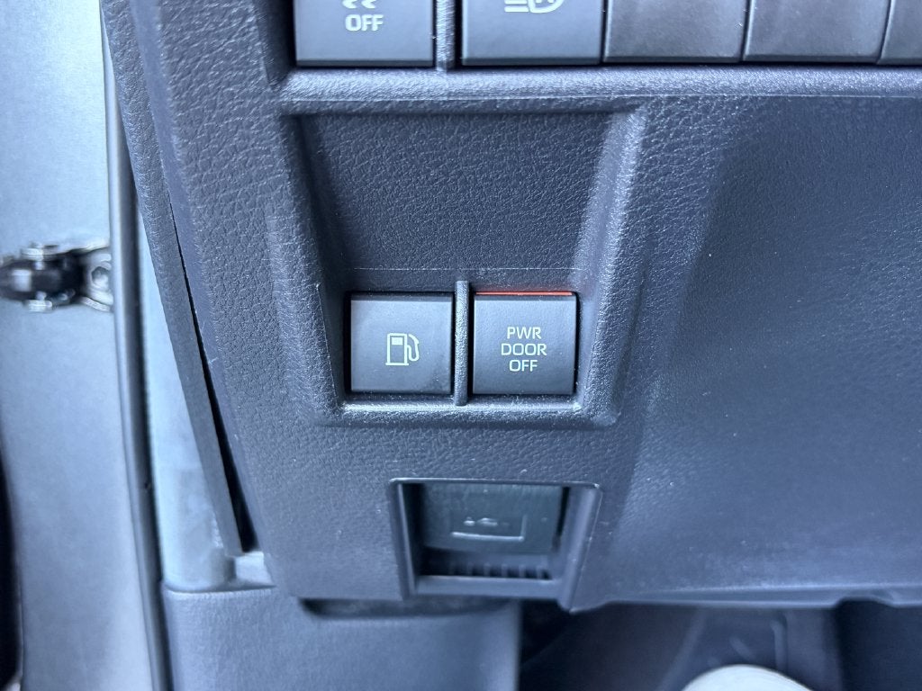 2025 Toyota Sienna LE 8 Passenger