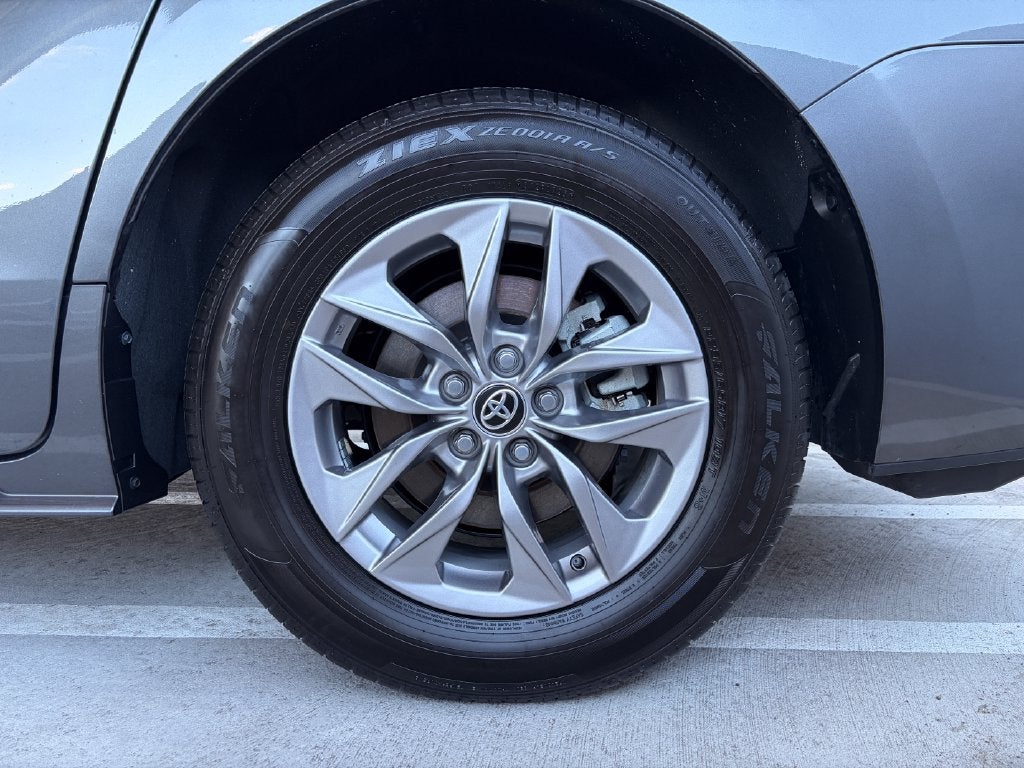 2025 Toyota Sienna LE 8 Passenger