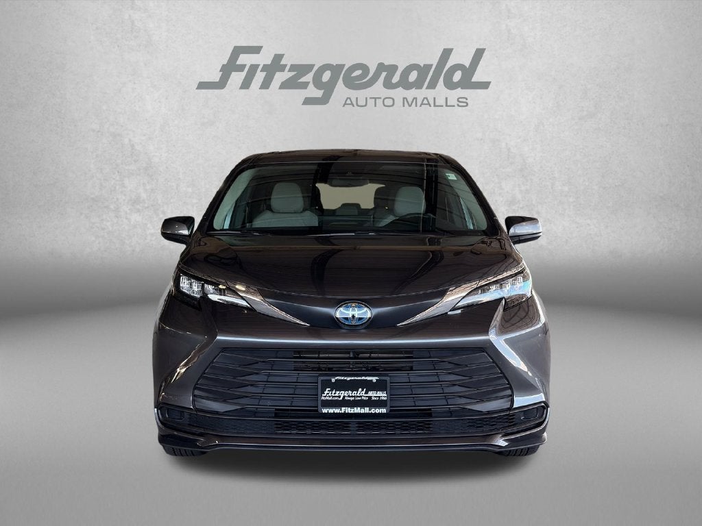 2025 Toyota Sienna LE 8 Passenger