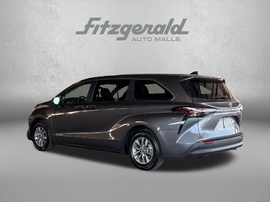 2025 Toyota Sienna LE 8 Passenger