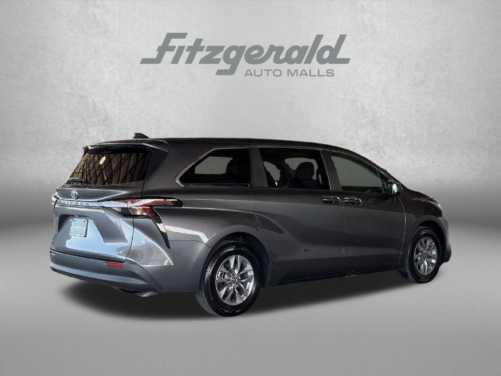 2025 Toyota Sienna LE 8 Passenger