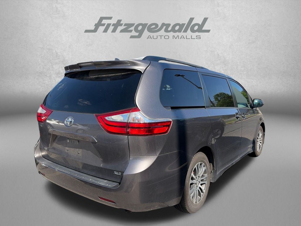 2019 Toyota SIENNA XLE 3.5L XLE 8 Passenger