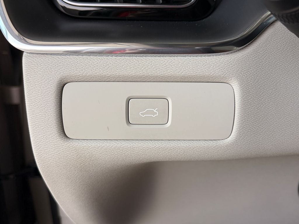 2023 Volvo XC60 B5 Core