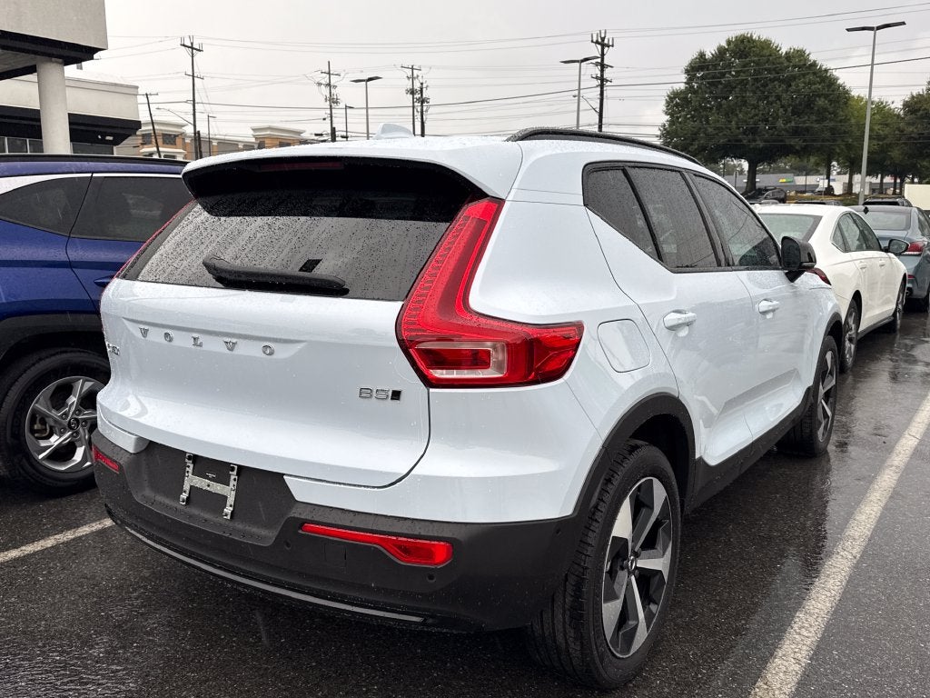 2026 Volvo XC40 B5 Plus
