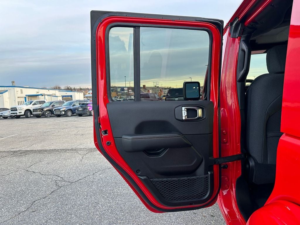 2025 Jeep Wrangler 4-Door Sahara 4x4