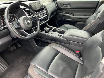 2022 Nissan Pathfinder SL
