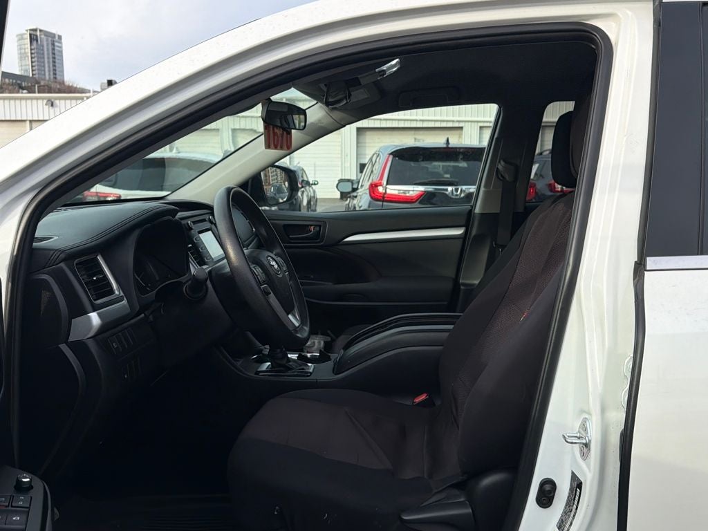 2019 Toyota Highlander LE