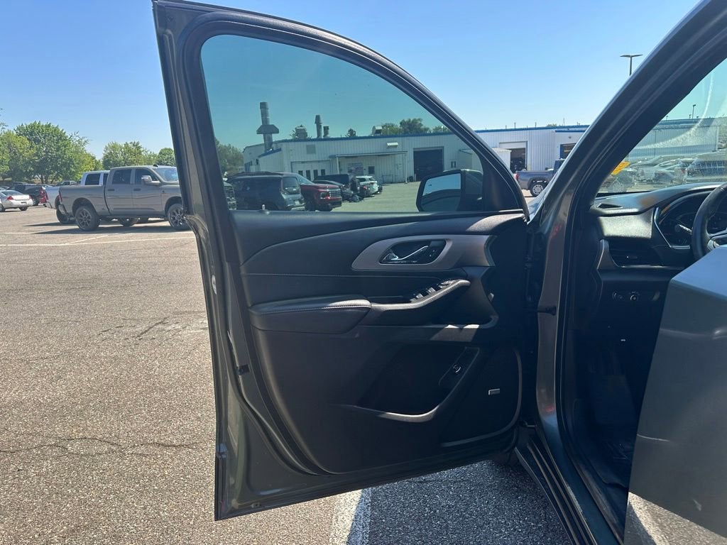 2022 Chevrolet Traverse LT Leather