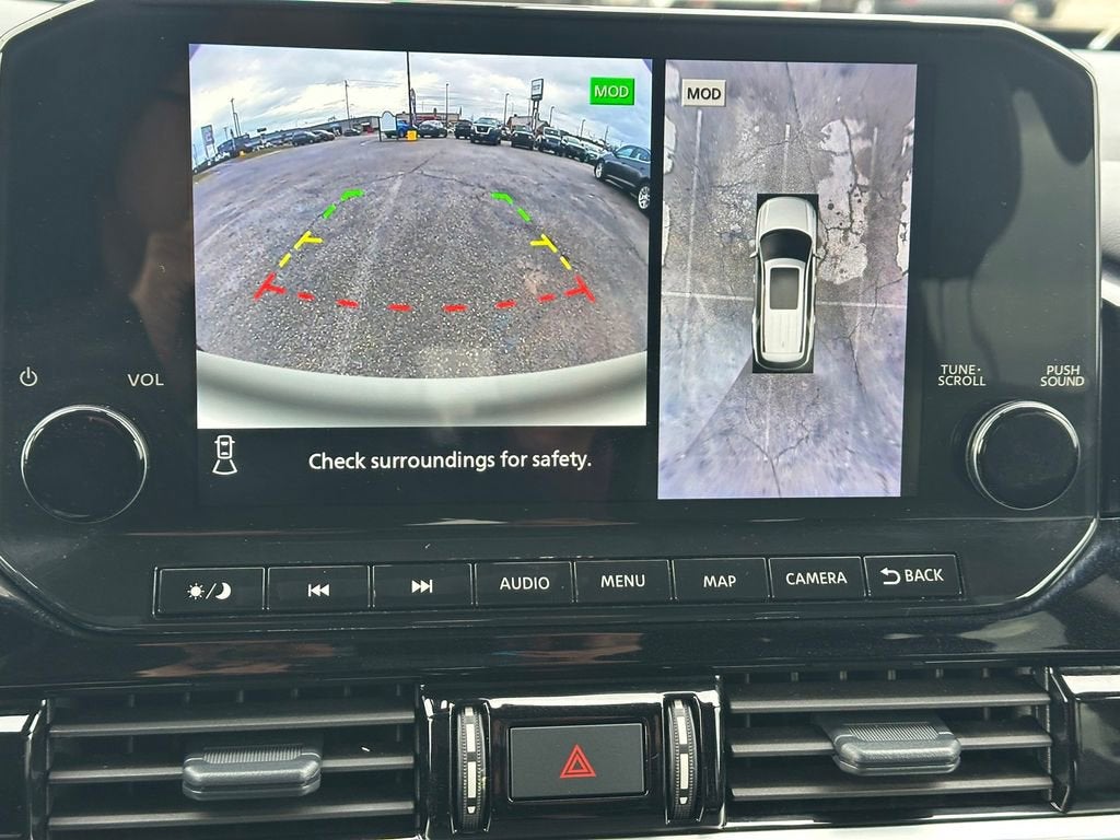 2025 Nissan Pathfinder SL