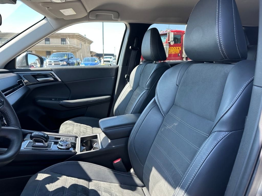 2024 Mitsubishi Outlander SE