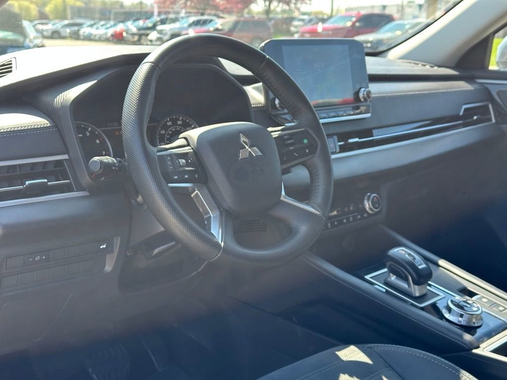 2024 Mitsubishi Outlander SE