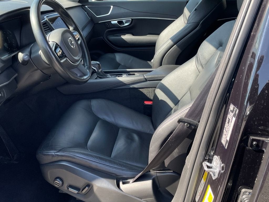 2020 Volvo XC90 Momentum