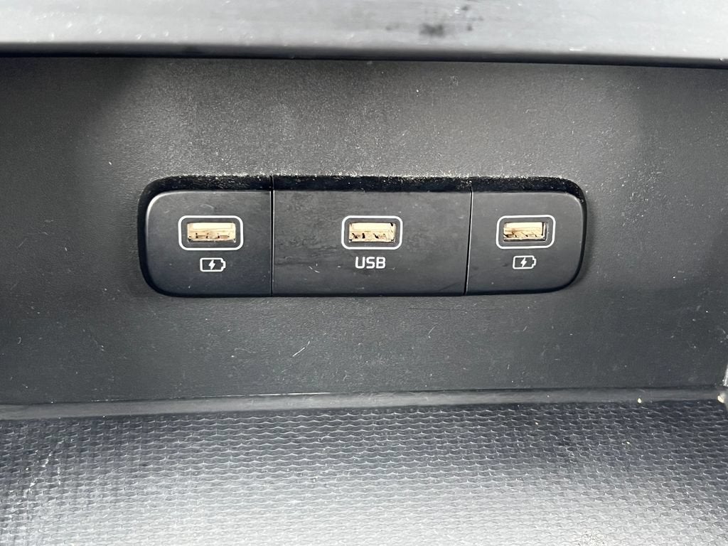 2023 Kia Carnival LX