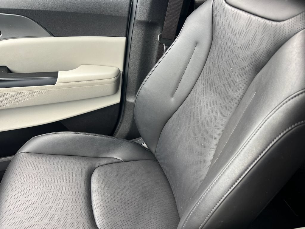 2023 Kia Carnival LX