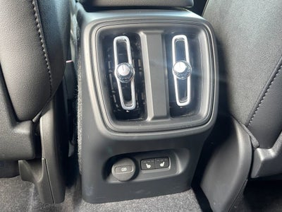 2022 Volvo XC40 R-Design