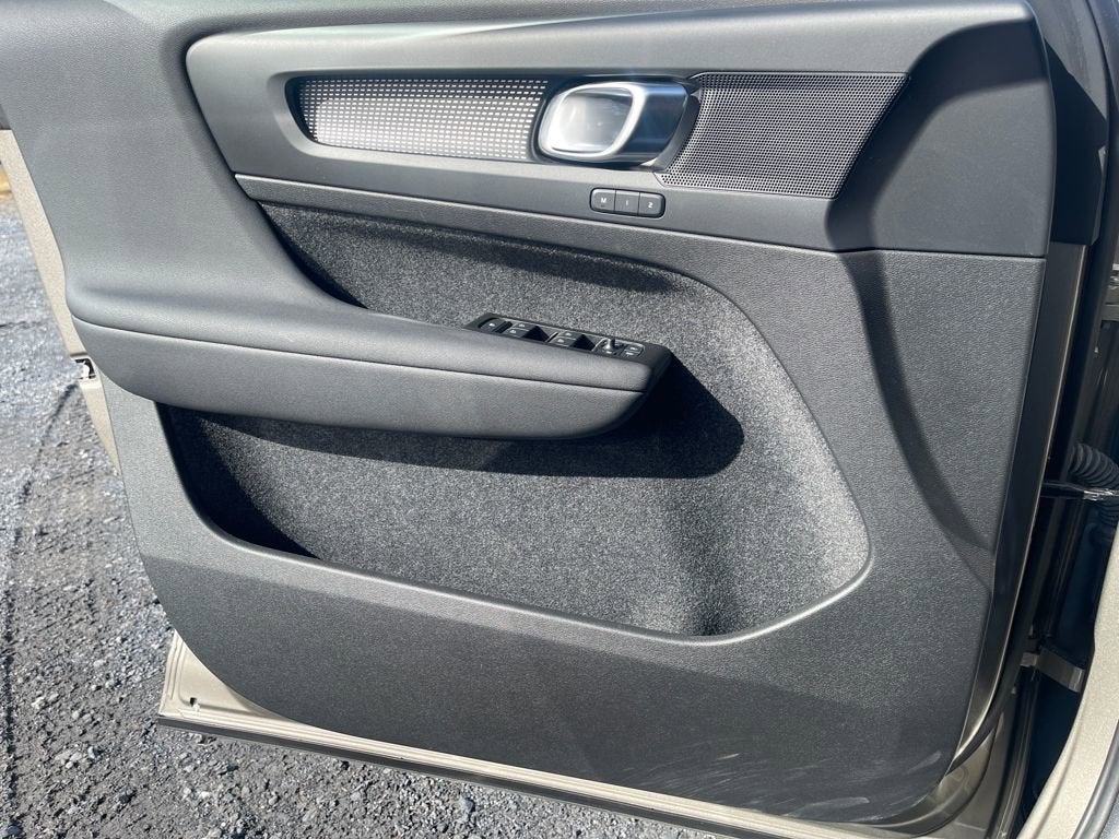 2022 Volvo XC40 R-Design