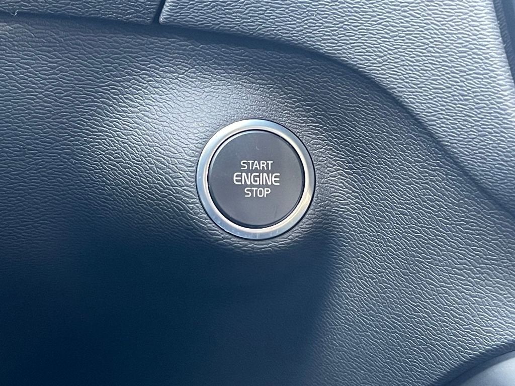 2022 Volvo XC40 R-Design