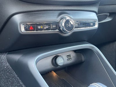 2022 Volvo XC40 R-Design