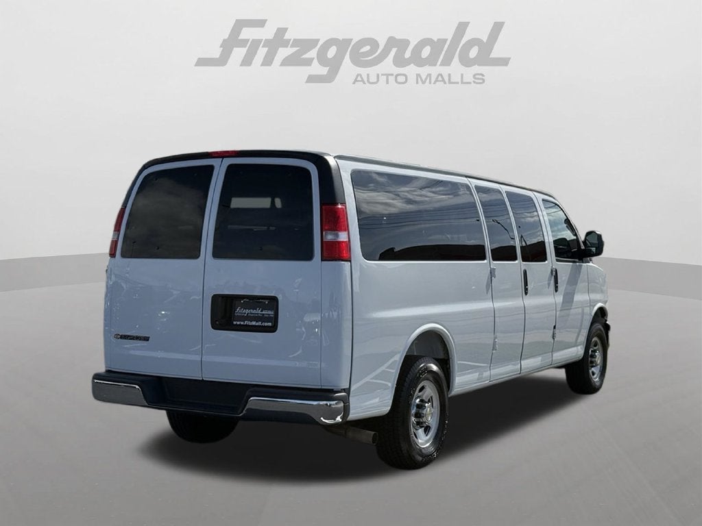 2025 Chevrolet Express 3500 LT Passenger