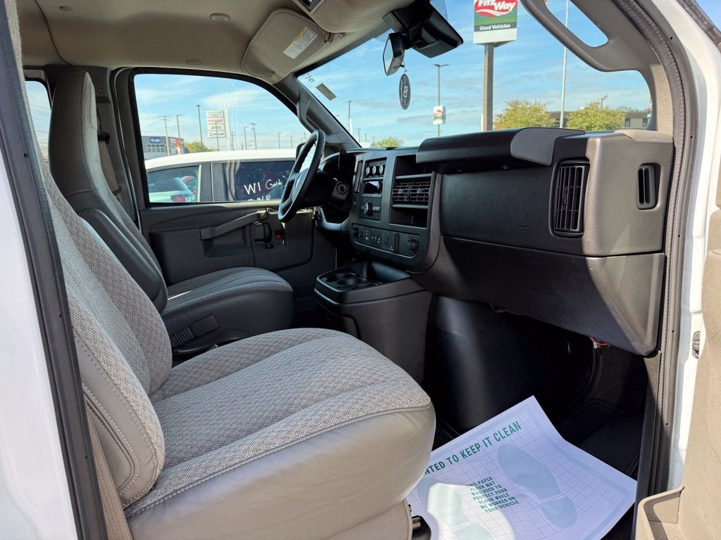 2025 Chevrolet Express 3500 LT Passenger