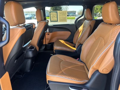 2023 Chrysler Pacifica Hybrid Pinnacle