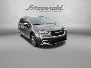 2023 Chrysler Pacifica Hybrid Pinnacle
