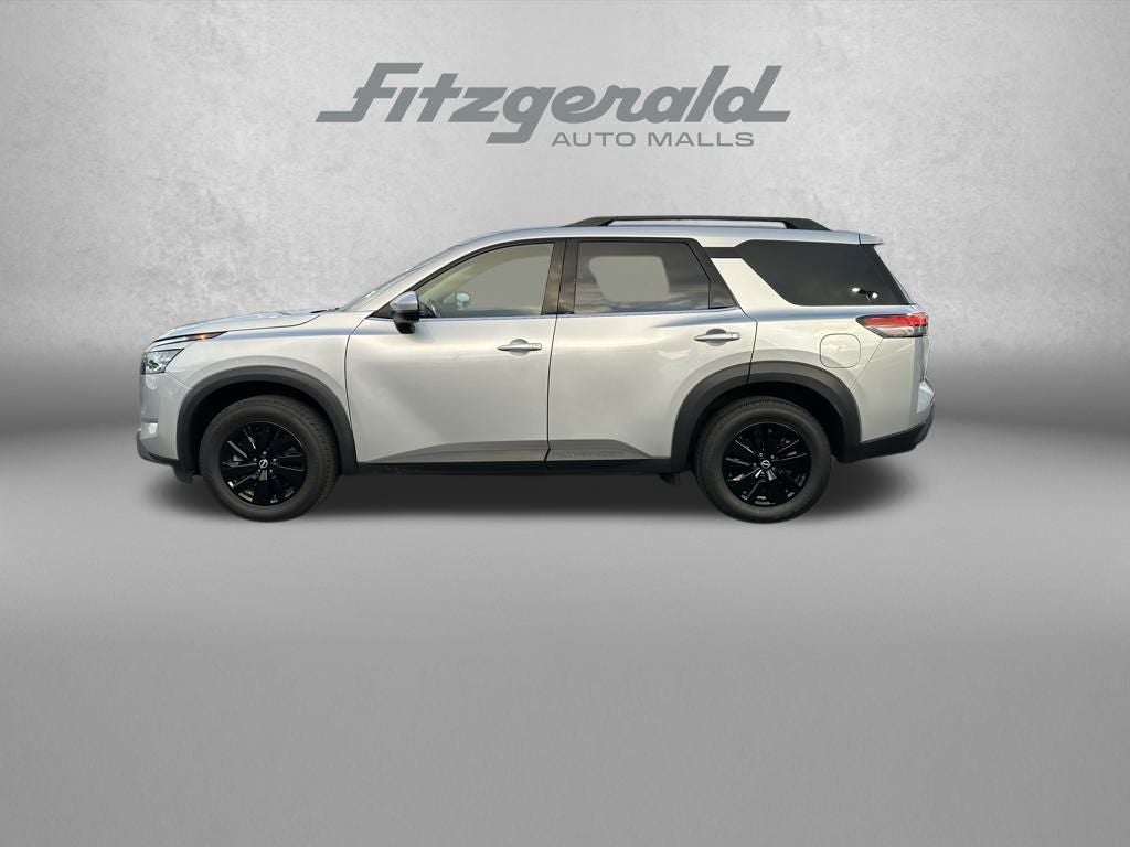 2024 Nissan Pathfinder SV