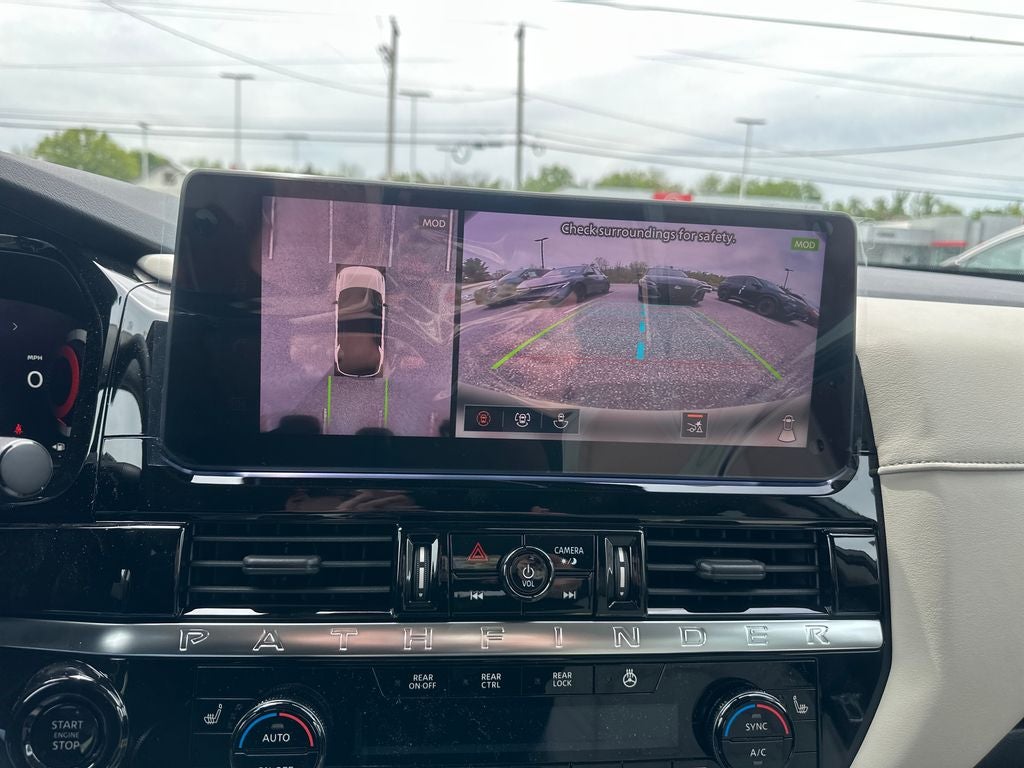2026 Nissan Pathfinder SL