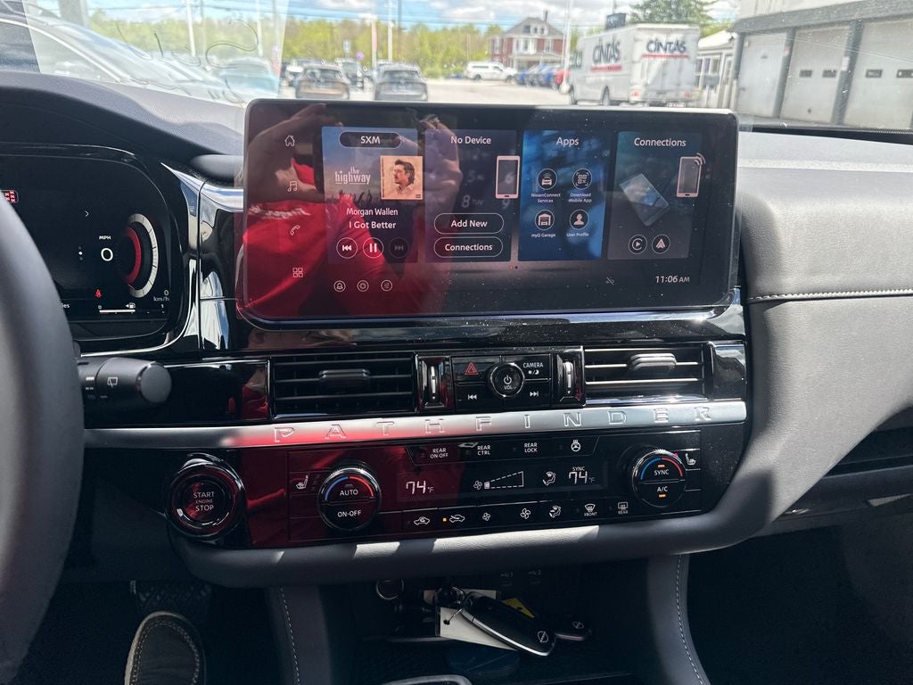 2026 Nissan Pathfinder SL
