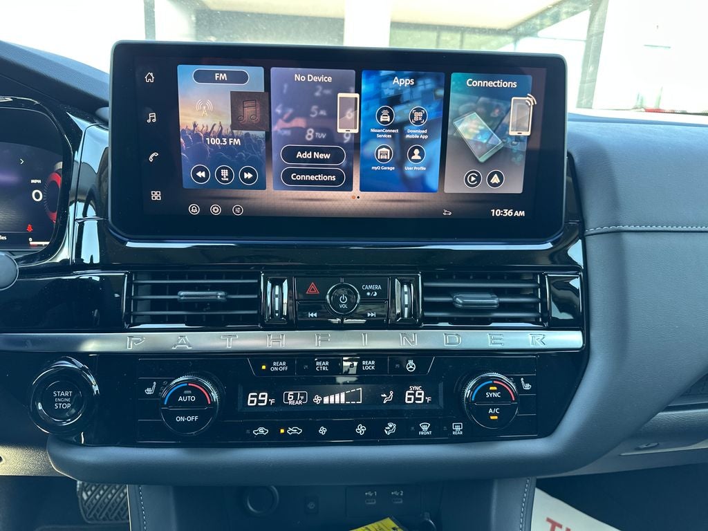 2026 Nissan Pathfinder SL