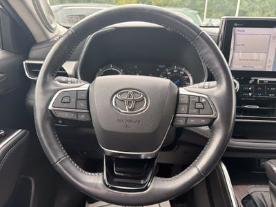 2021 Toyota Highlander Hybrid Platinum