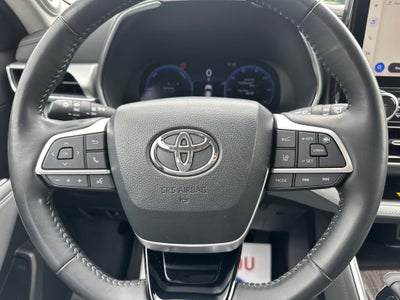 2023 Toyota Highlander Hybrid Platinum