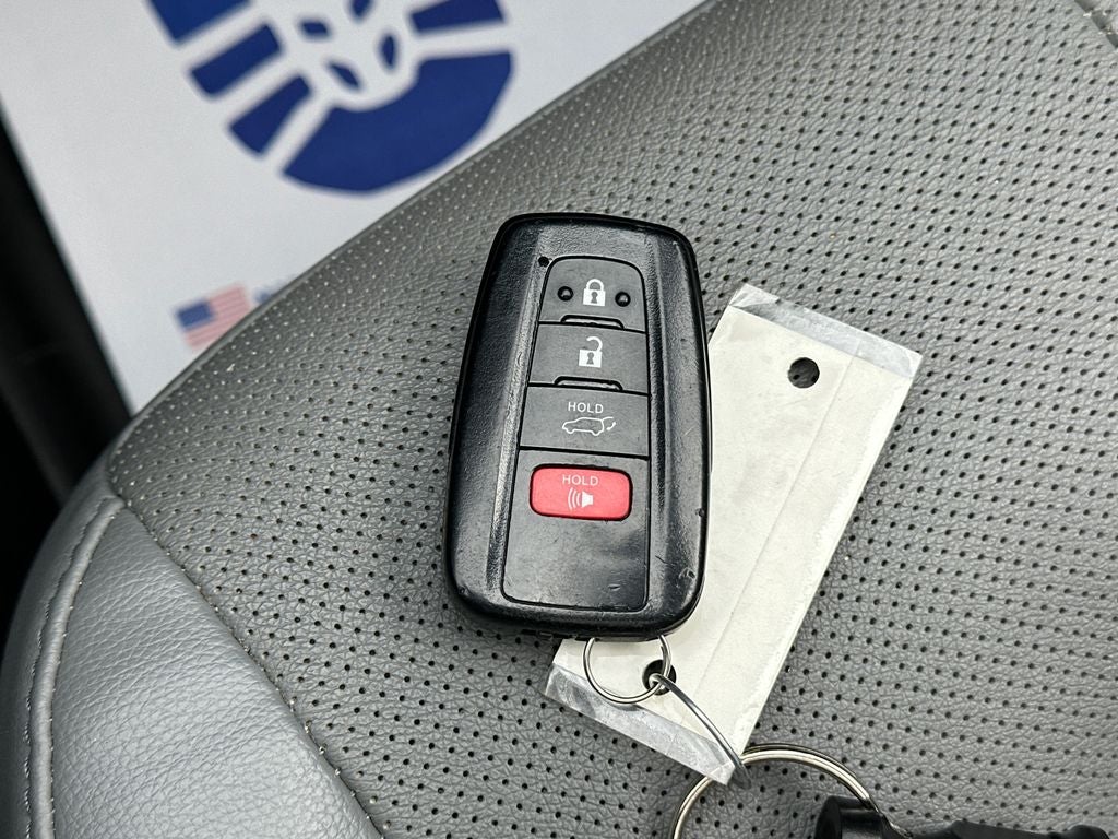 2023 Toyota Highlander Hybrid Platinum