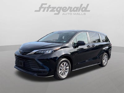 2025 Toyota Sienna LE 8 Passenger