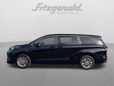 2025 Toyota Sienna LE 8 Passenger