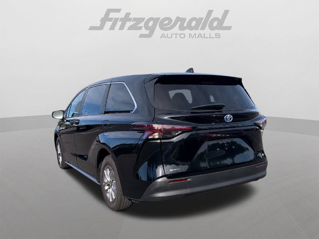 2025 Toyota Sienna LE 8 Passenger