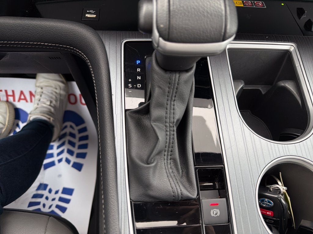 2025 Toyota Sienna XLE 8 Passenger