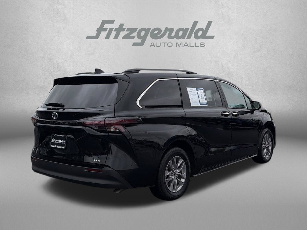 2025 Toyota Sienna XLE 8 Passenger