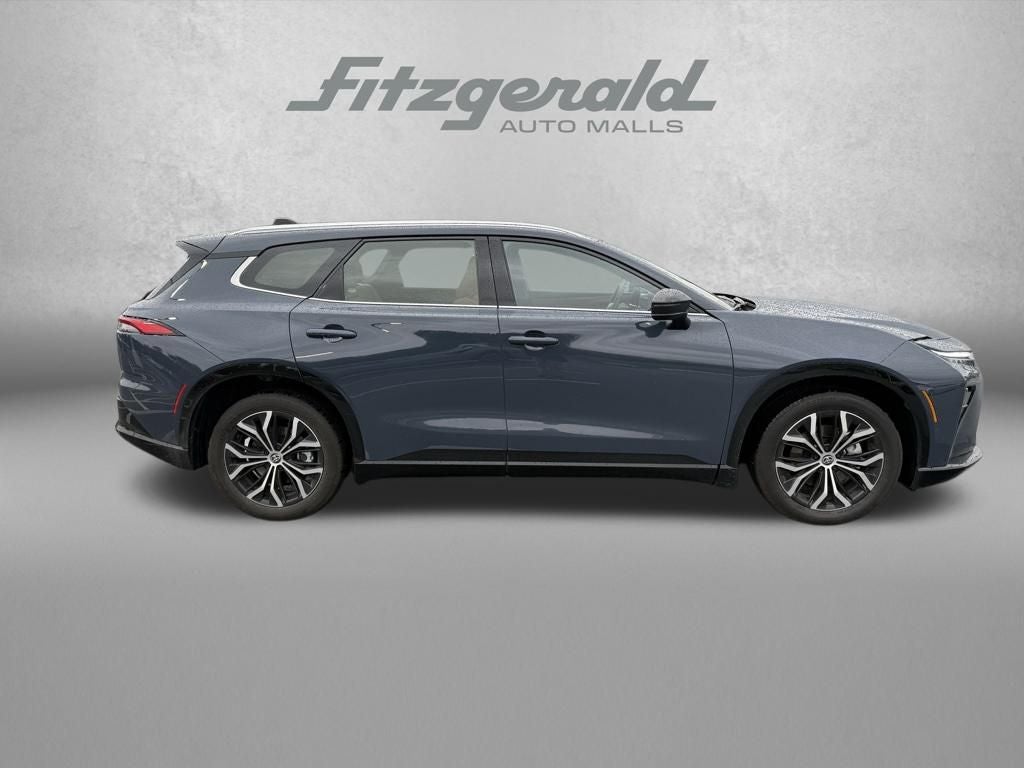 2025 Toyota Crown Signia XLE