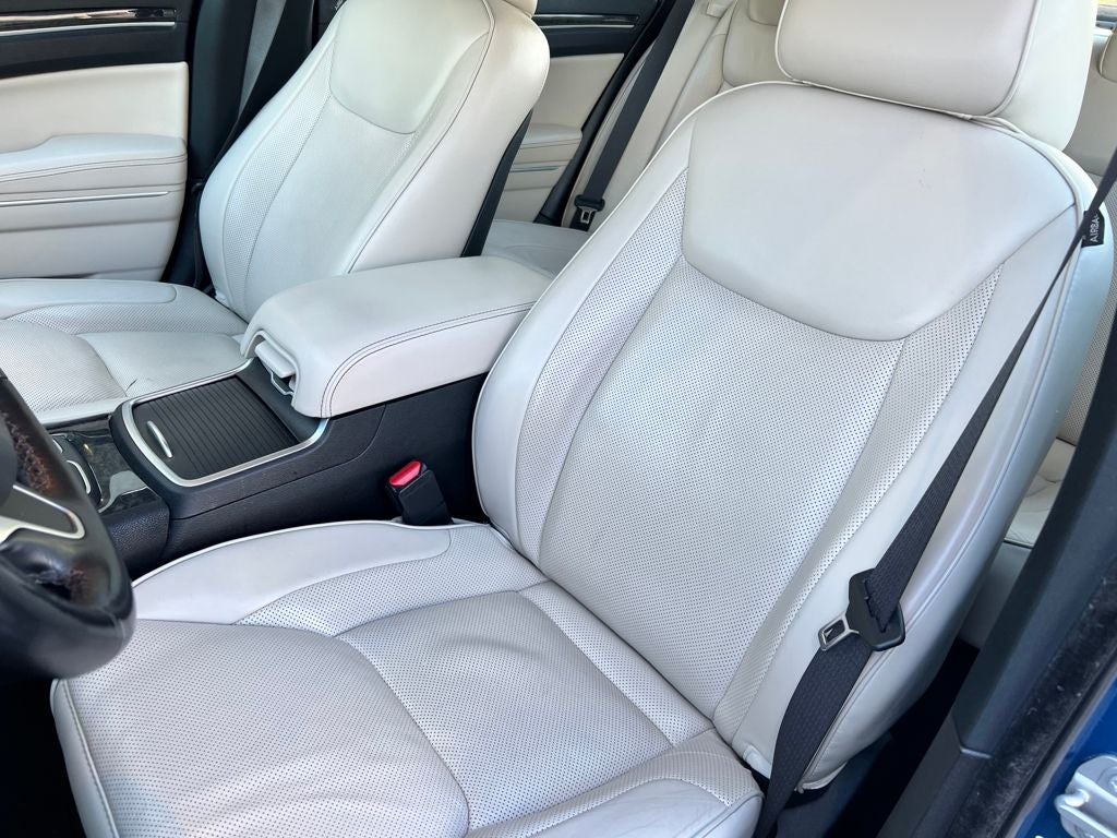 2022 Chrysler 300 Touring L